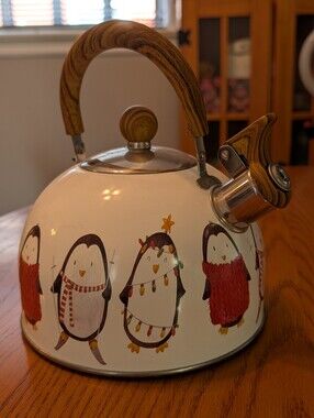 Core Home Critter 2.5-Litre Decorative Penguin Holiday Whistling Tea